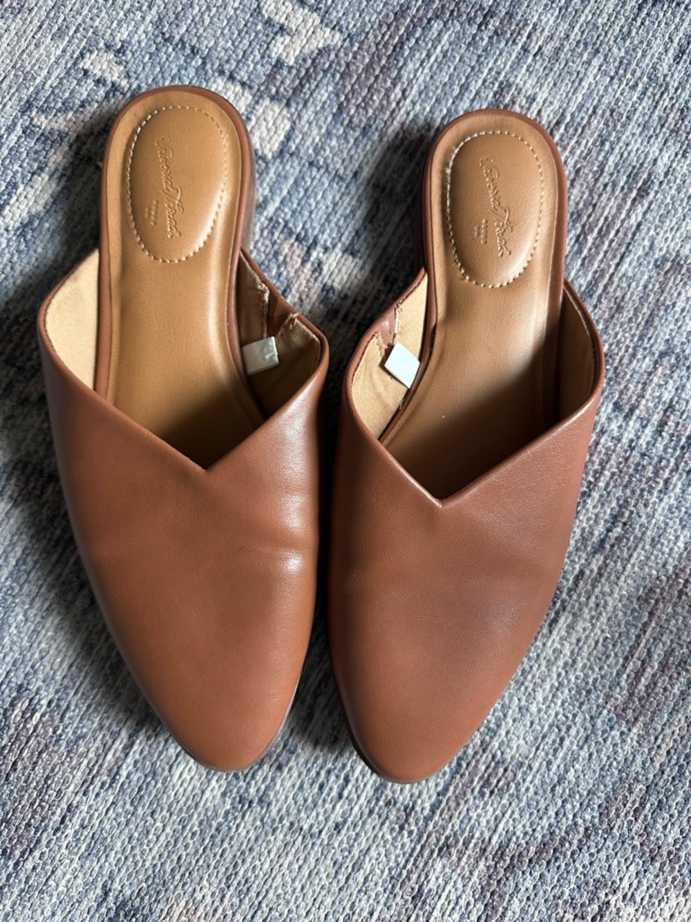 Universal Thread Cognac Brown V-Cut Leather Mules